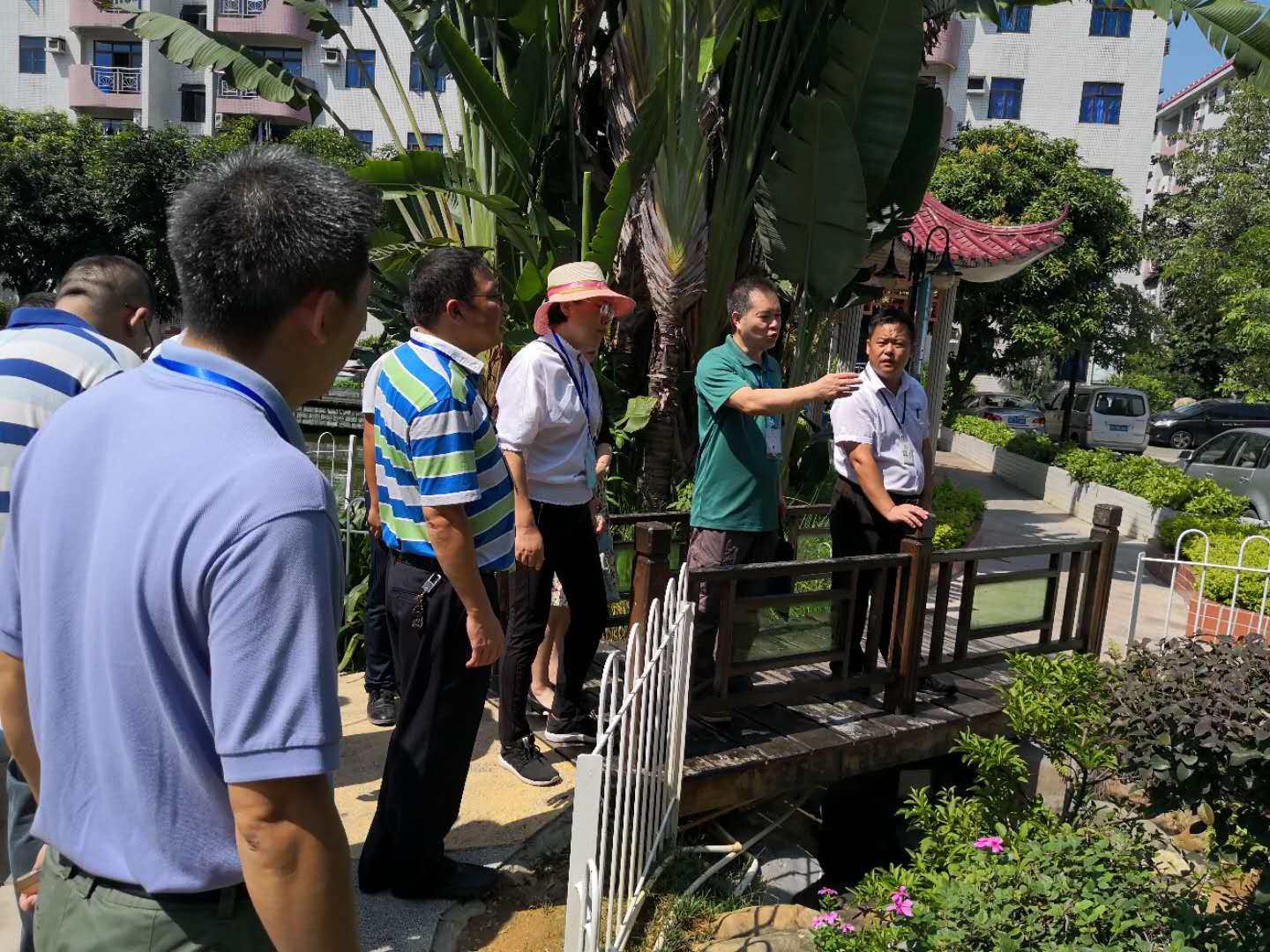 檢查領(lǐng)導(dǎo)現(xiàn)場講解.jpg 檢查領(lǐng)導(dǎo)現(xiàn)場講解.jpg