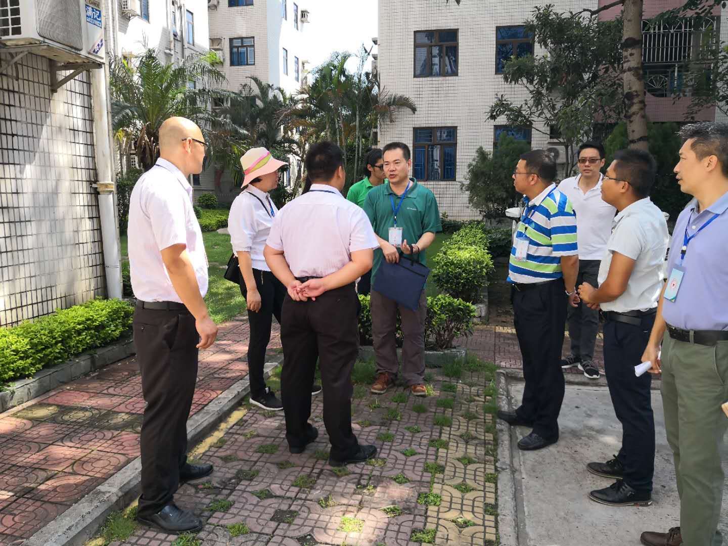 檢查領(lǐng)導(dǎo)現(xiàn)場詢問.jpg 檢查領(lǐng)導(dǎo)現(xiàn)場詢問.jpg